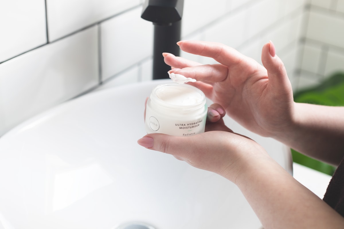 Natural body cream application